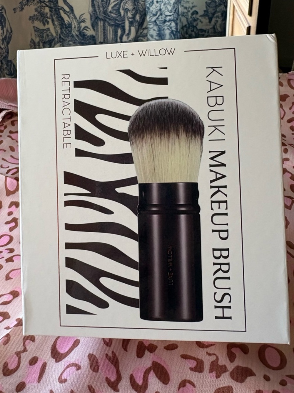 Luxe and Willow Retractable Kabuki Makeup Brush - Black and White Bristles